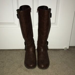 Brown ridding boots